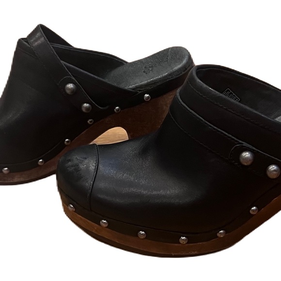 Ugg Clogs Leather Wooden Heels Jolene Stud Size 9 Shearling Sliver - Picture 1 of 13